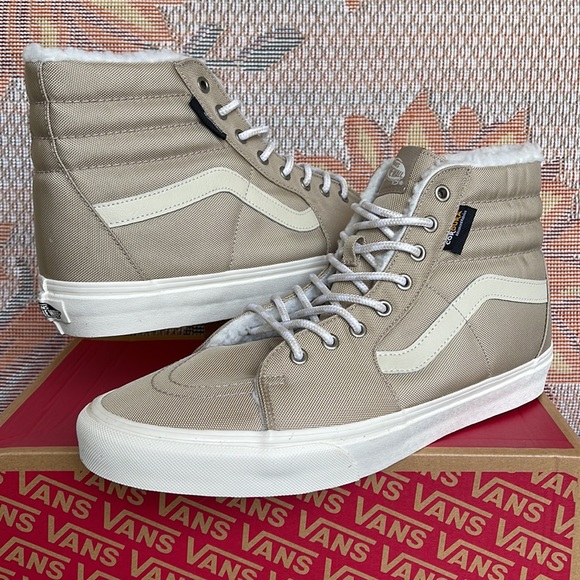 Vans Men’s Sk8-Hi
Cordura Sherpa Walnut
VN0A4BVTINU
Sneakers - Picture 9 of 16
